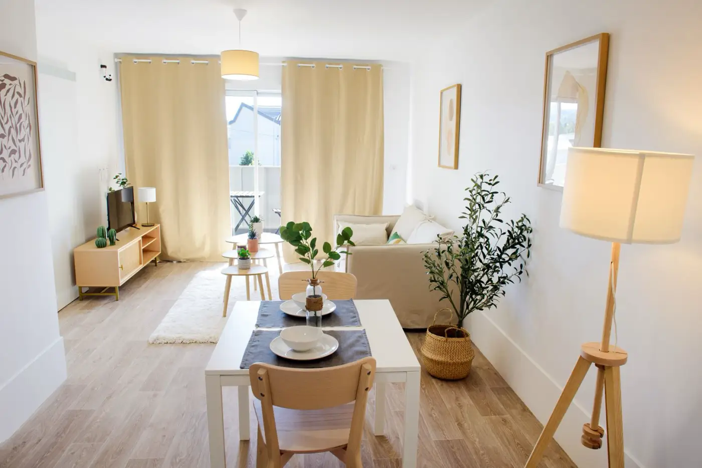Séjour d'un appartement Mobicap à Saint-Étienne avec coin repas