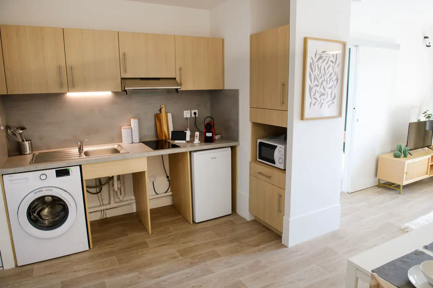 Cuisine équipée d'un appartement Mobicap à Saint-Étienne avec lave-linge
