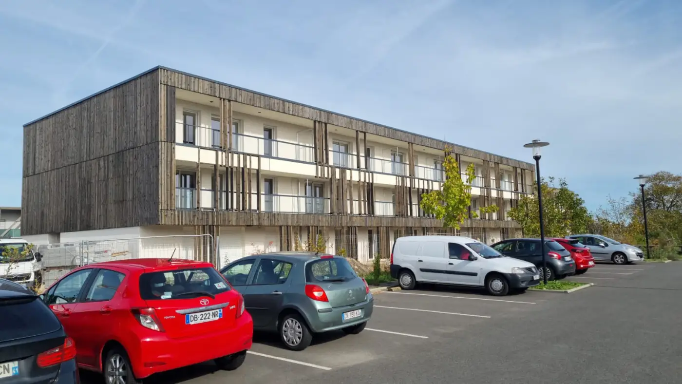 Résidence Mobicap à Blois et son parking