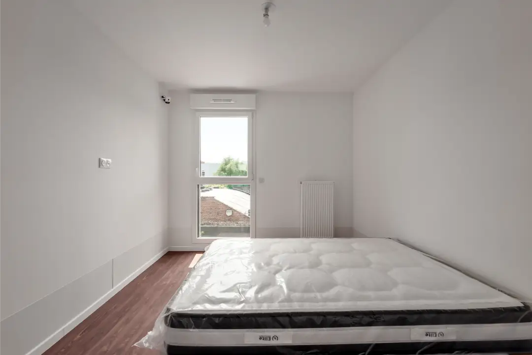 Chambre meublée d'un appartement Mobicap à Roubaix