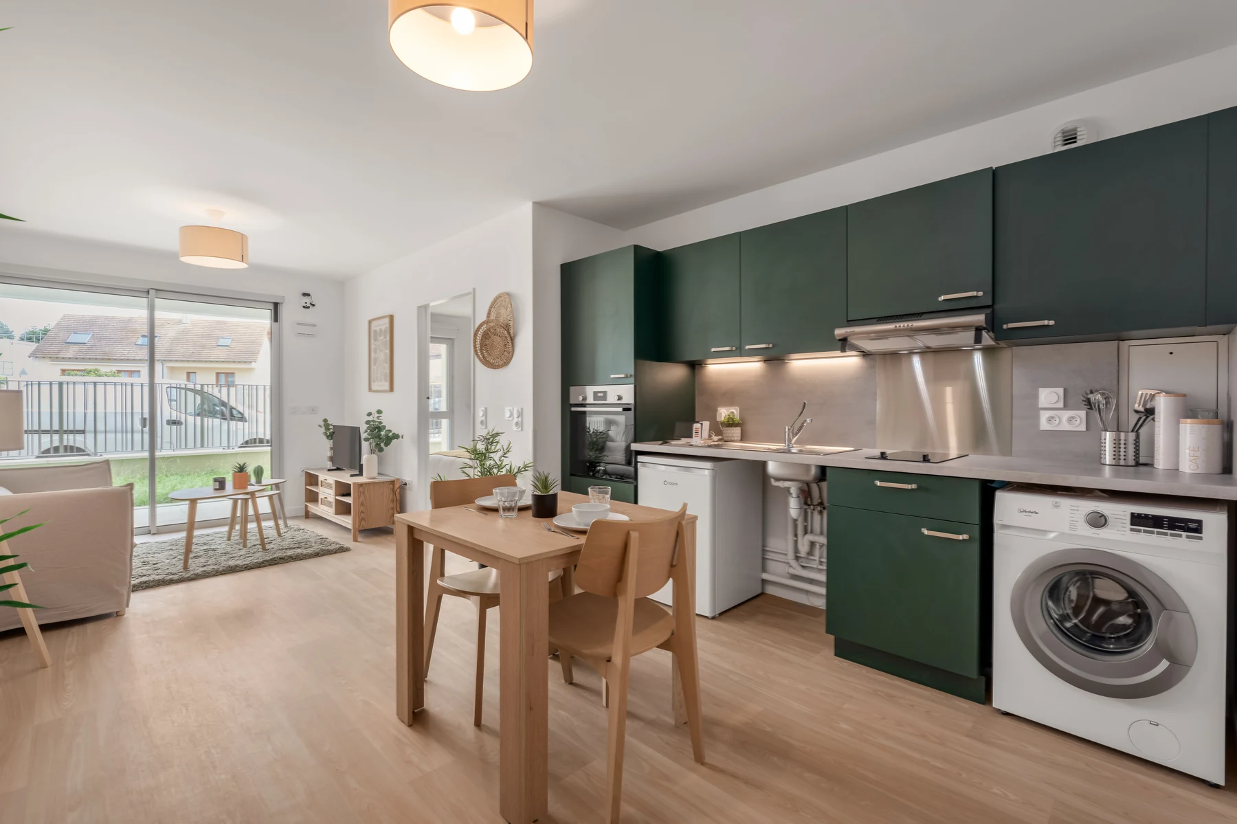 Cuisine ouverte sur le séjour d'un appartement Mobicap à Draveil