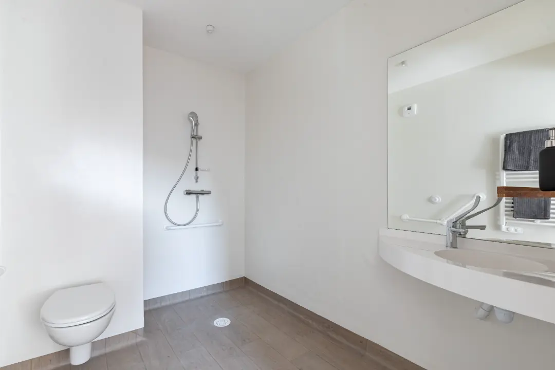 Salle d'eau accessible d'un appartement Mobicap à Louviers