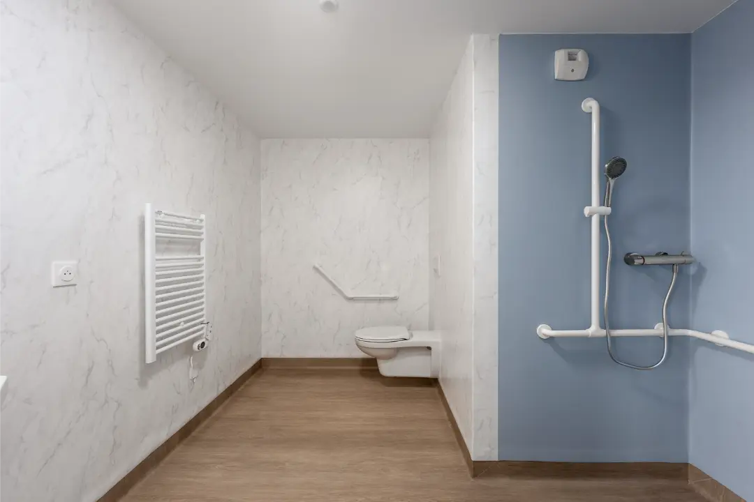 Salle d'eau accessible d'un appartement Mobicap à Caen