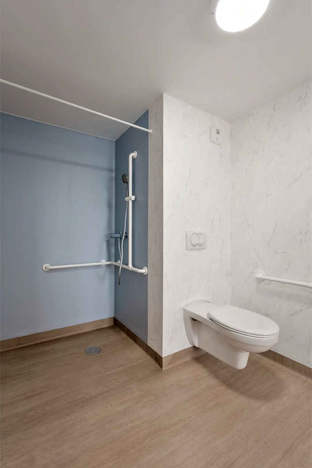 WC accessible d'un appartement Mobicap à Caen