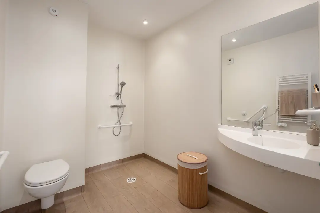 Salle d'eau accessible d'un appartement Mobicap à Abbeville
