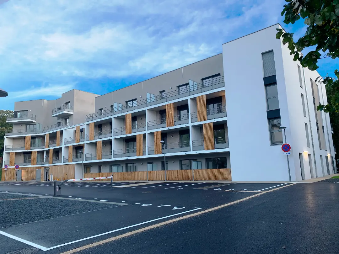 Façade de la résidence Mobicap à Lisieux
