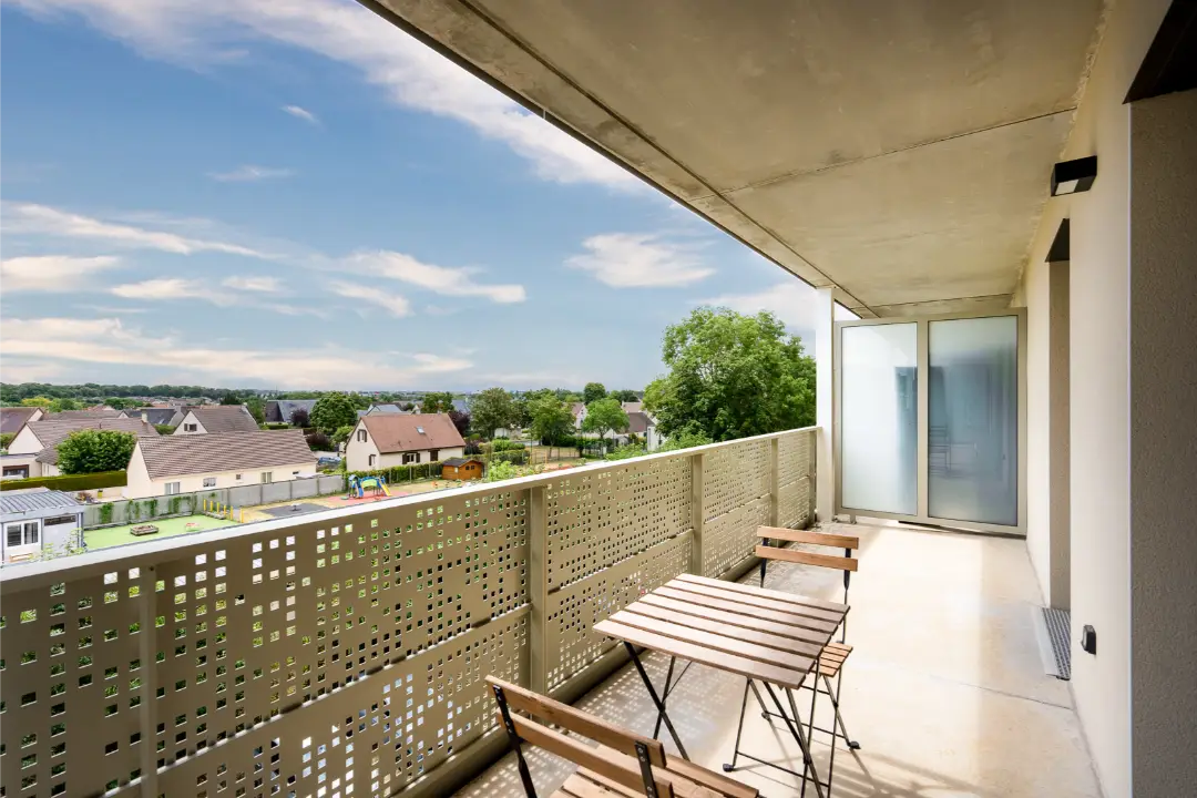 Terrasse privative d'un appartement Mobicap à Lisieux