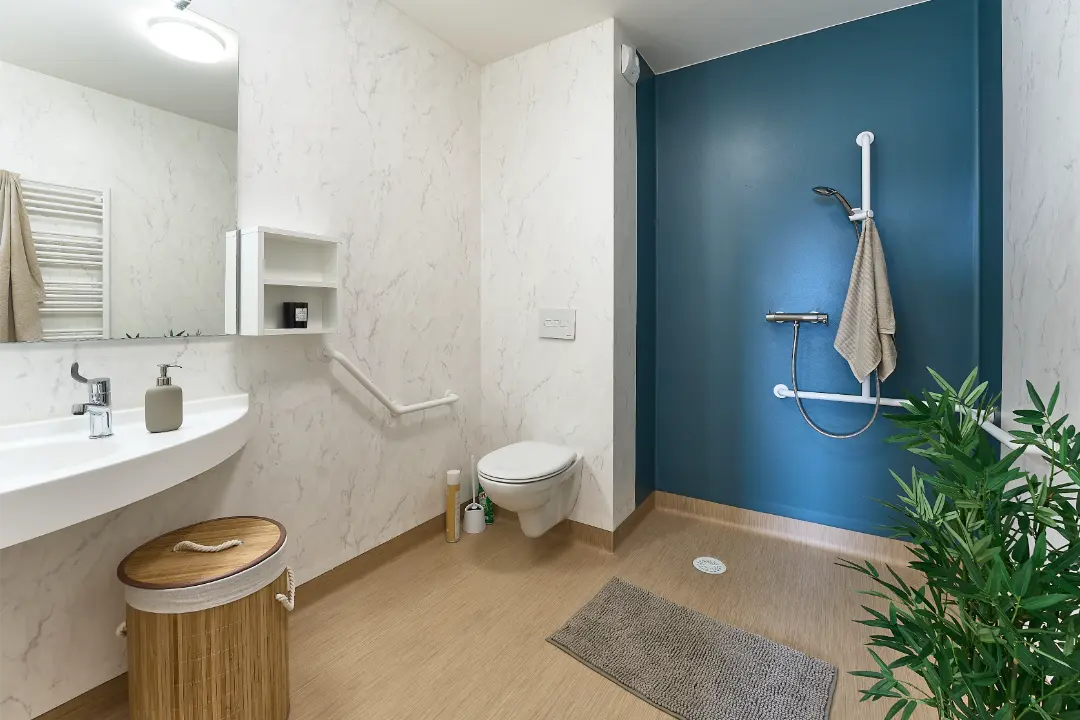 WC accessible d'un appartement Mobicap à Cholet