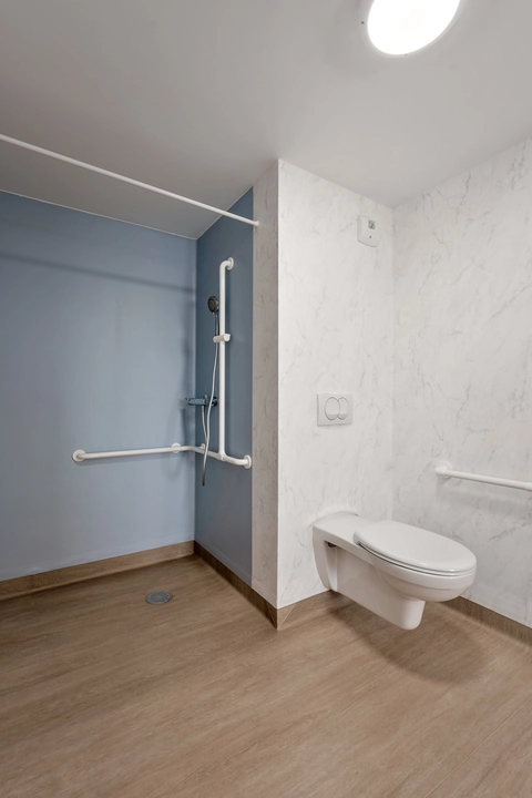 WC accessible d'un appartement Mobicap à Orléans