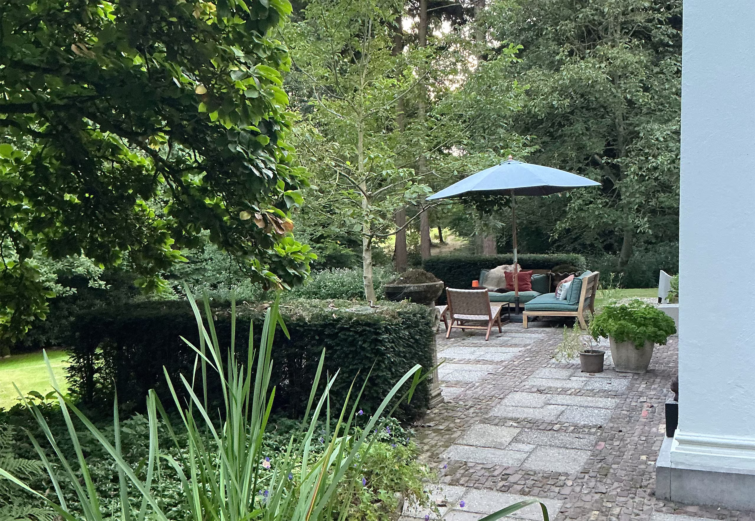Stijvolle loungeplek buiten in Oosterbeek