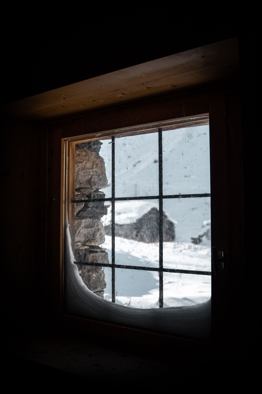 Snowy window at the Refuge chez La Tante in Megève
