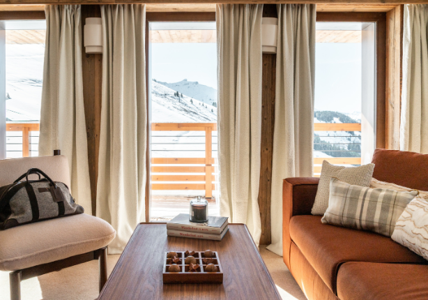 Salon confortable de la suite Arbois, au Refuge chez la Tante à Saint-Gervais Megève