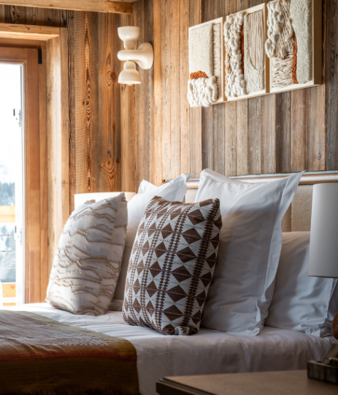 Chambre élégante avec décor montagnard au Refuge Chez La Tante — Megève.