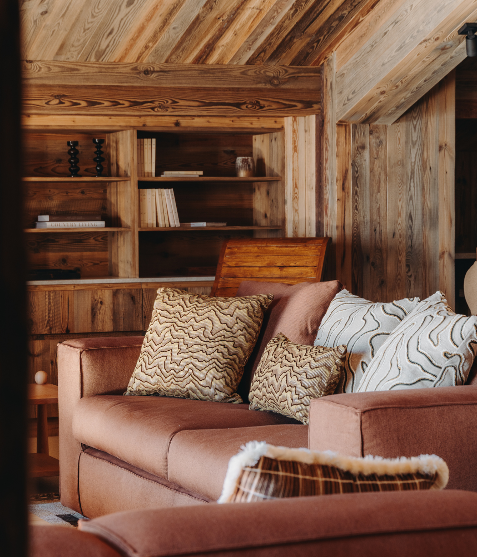 Elegant wooden bar at Refuge Chez La Tante — Megève.