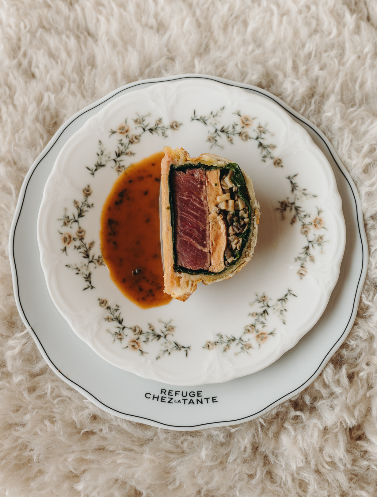 Friendly wooden bar with a warm atmosphere at the Refuge Chez La Tante — Megève.