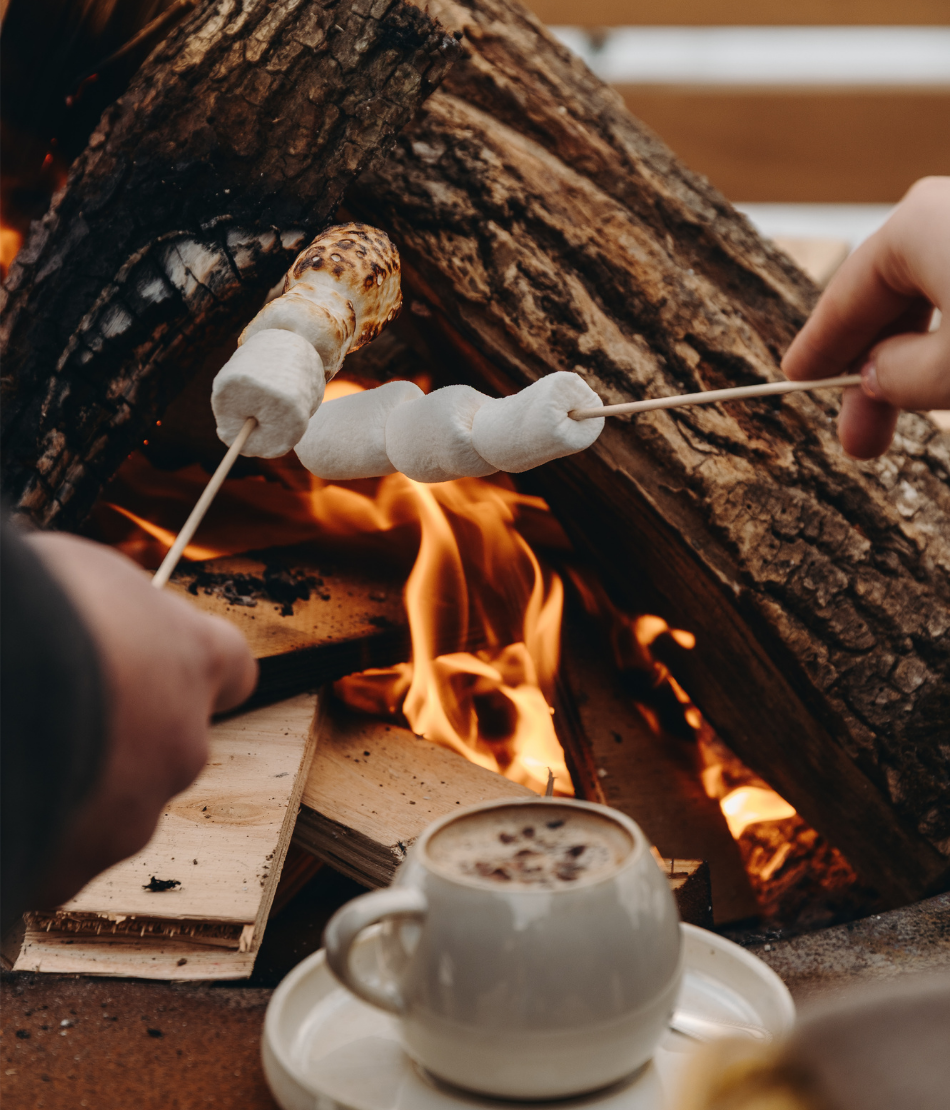 Chamallows grillés au coin du feu au Refuge Chez La Tante — Saint-Gervais-les-Bains.