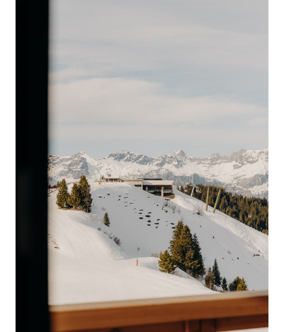 Vue sur les pistes enneigées depuis le Refuge Chez La Tante — Saint-Gervais-les-Bains.