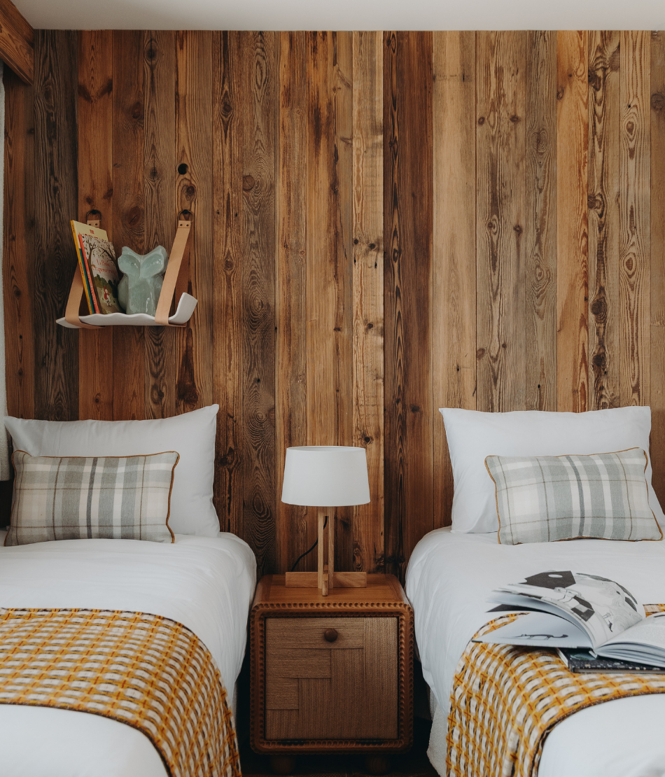 Chambre avec lits jumeaux au Refuge Chez la Tante — Saint-Gervais-les-Bains.