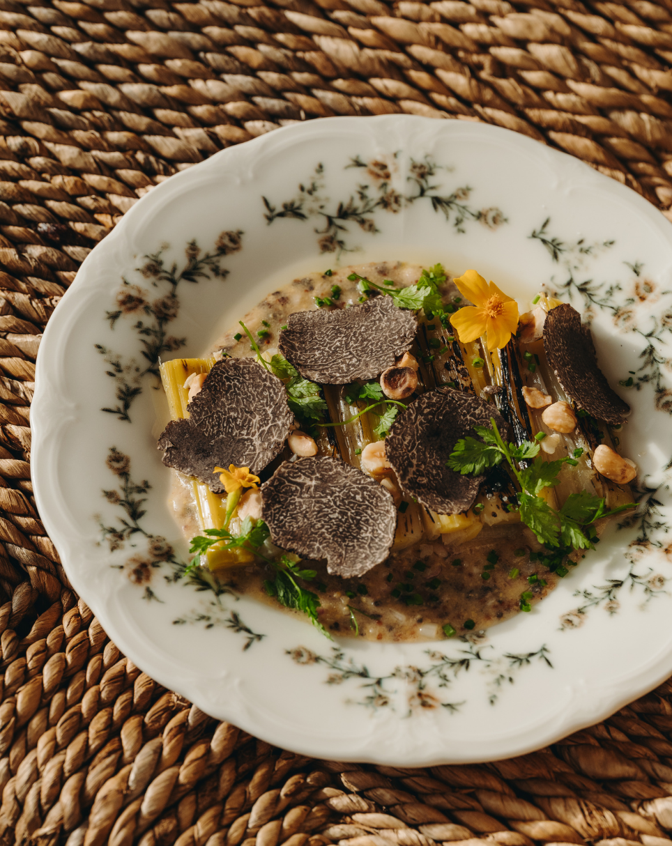 Plat de saison à la truffe servi au restaurant Chez La Tante — Saint-Gervais-les-Bains.