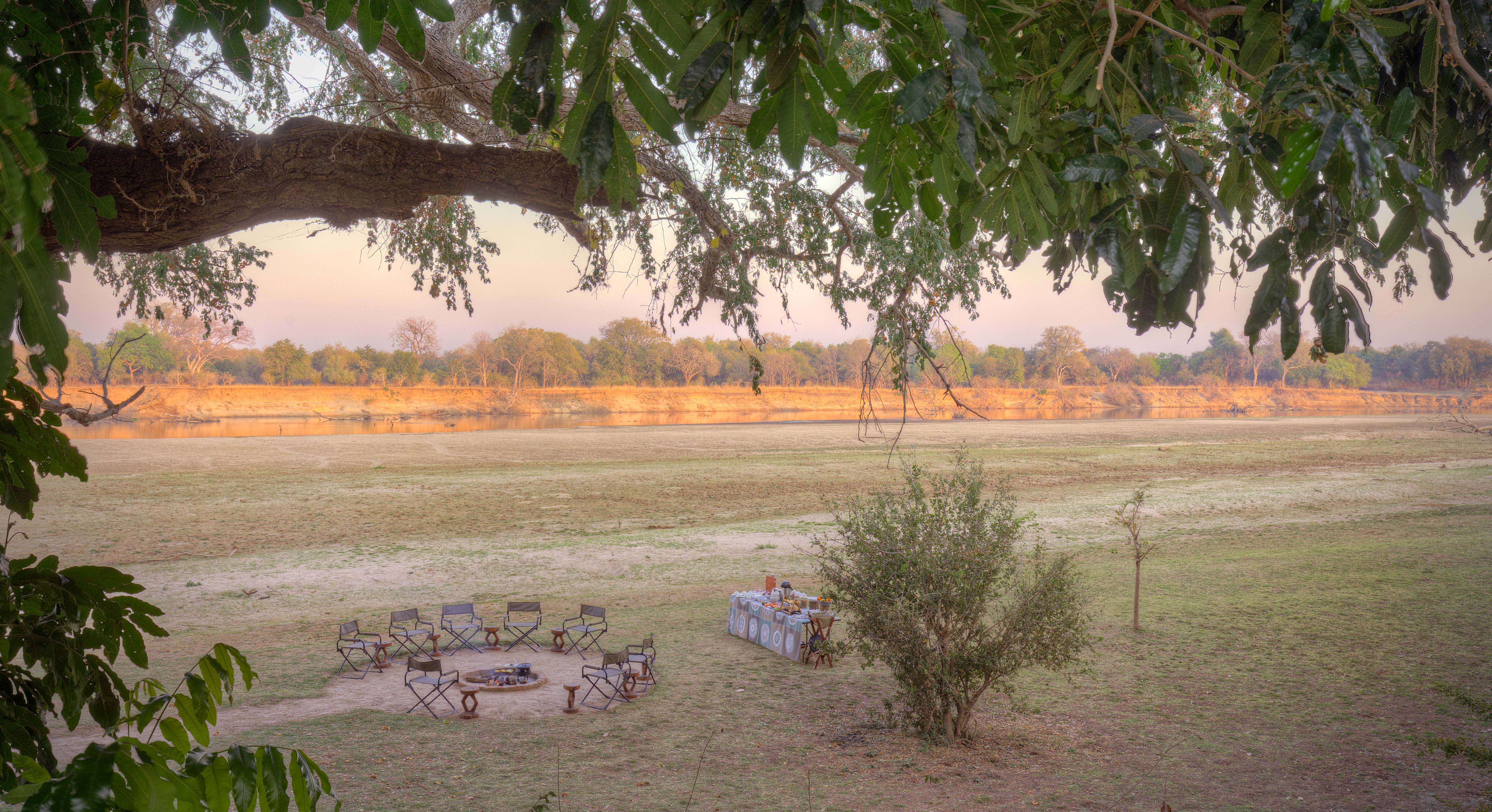 Shawa Luangwa 2022  43.Breakfast In Front Of Camp