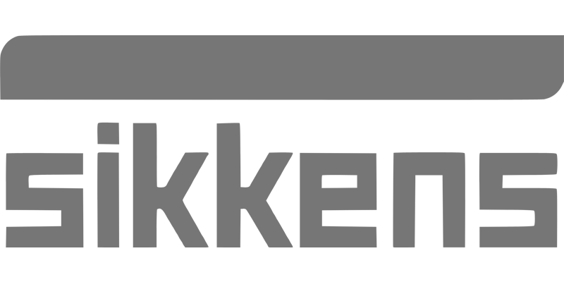 Een grijs logo met de tekst Sikkens.