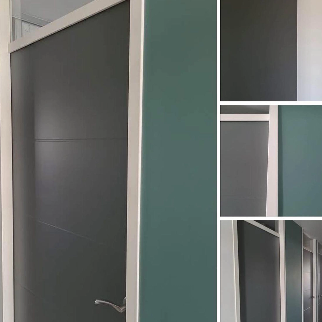 Strak geschilderde wanden in een stijlvolle combinatie van donkergroen en antracietgrijs, afgewerkt met witte kozijnen.