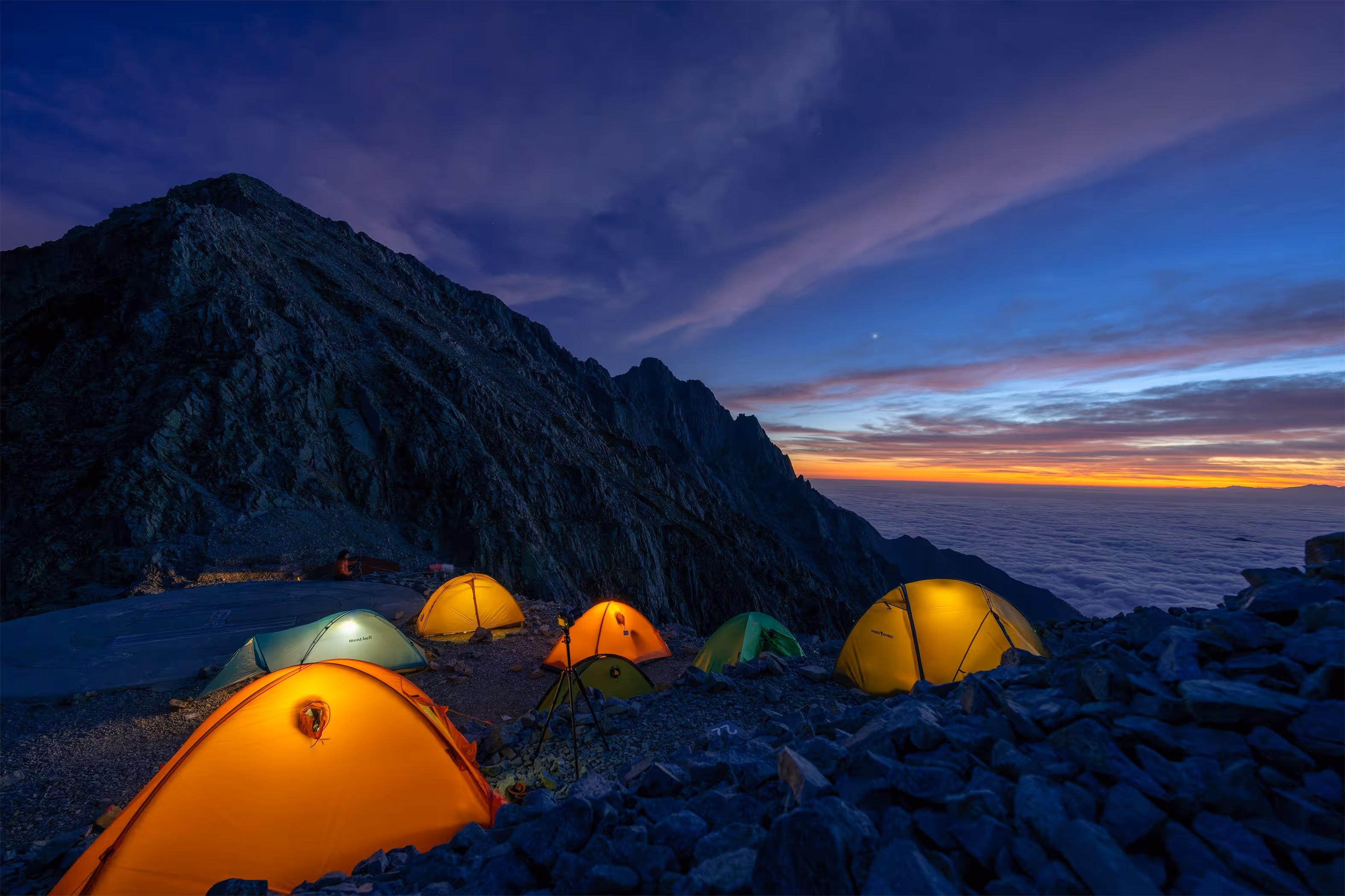 tentes au camp de base du Kilimandjaro