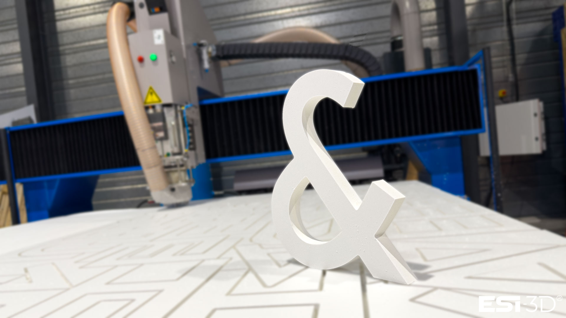 Usinage CNC de lettres en PVC expansé classé M1 pour une installation PLV en grande surface (Leclerc)