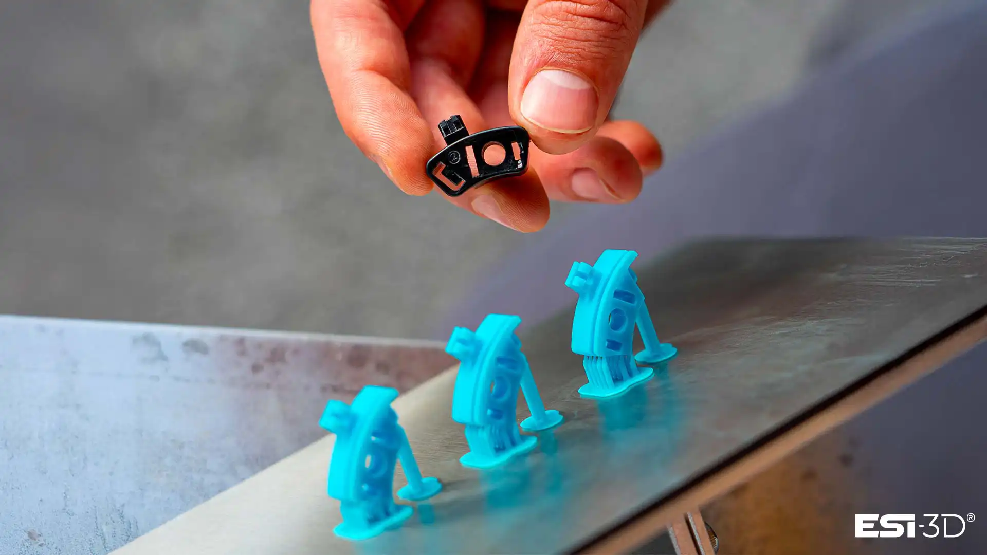 Rétro-conception réalisée par ESI-3D d'éléments de commodo de moto pour la Police Nationale (CNFM).