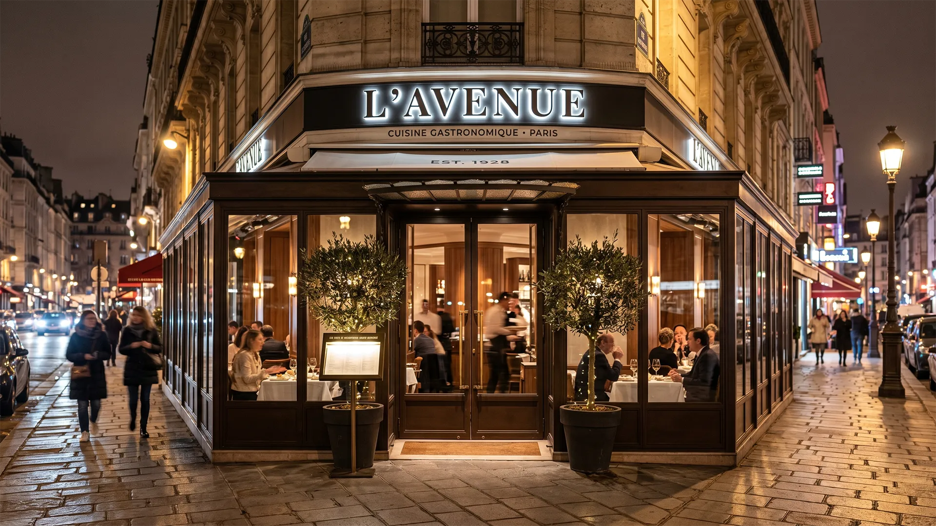Caisson lumineux LED pour restaurant, enseigne commerciale sur mesure visible de jour comme de nuit pour façade de commerce et établissement de restauration.