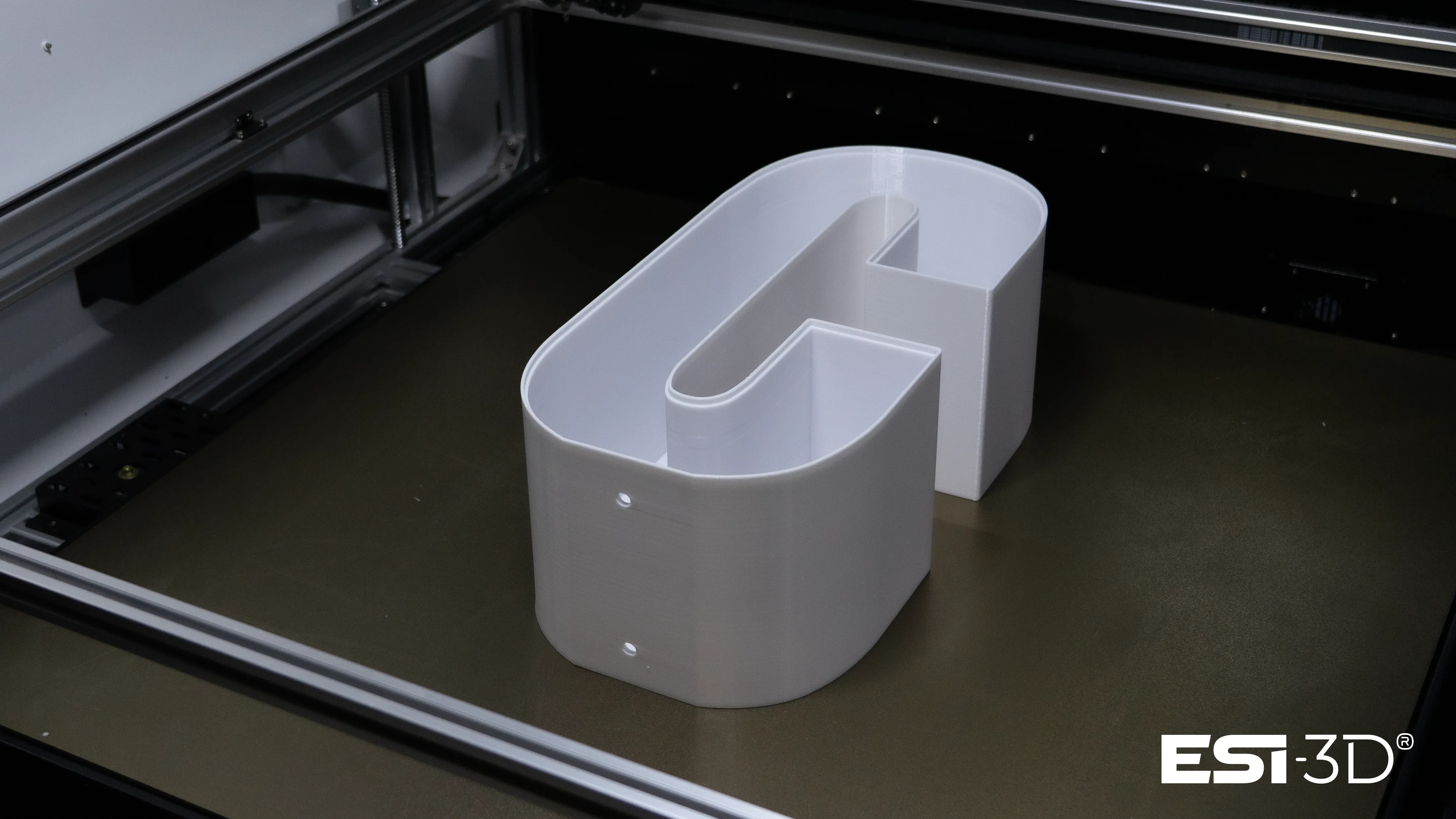 Lettres géantes fabriquées en impression 3D grand format pour un événement, une enseigne ou une opération de communication visuelle sur mesure.