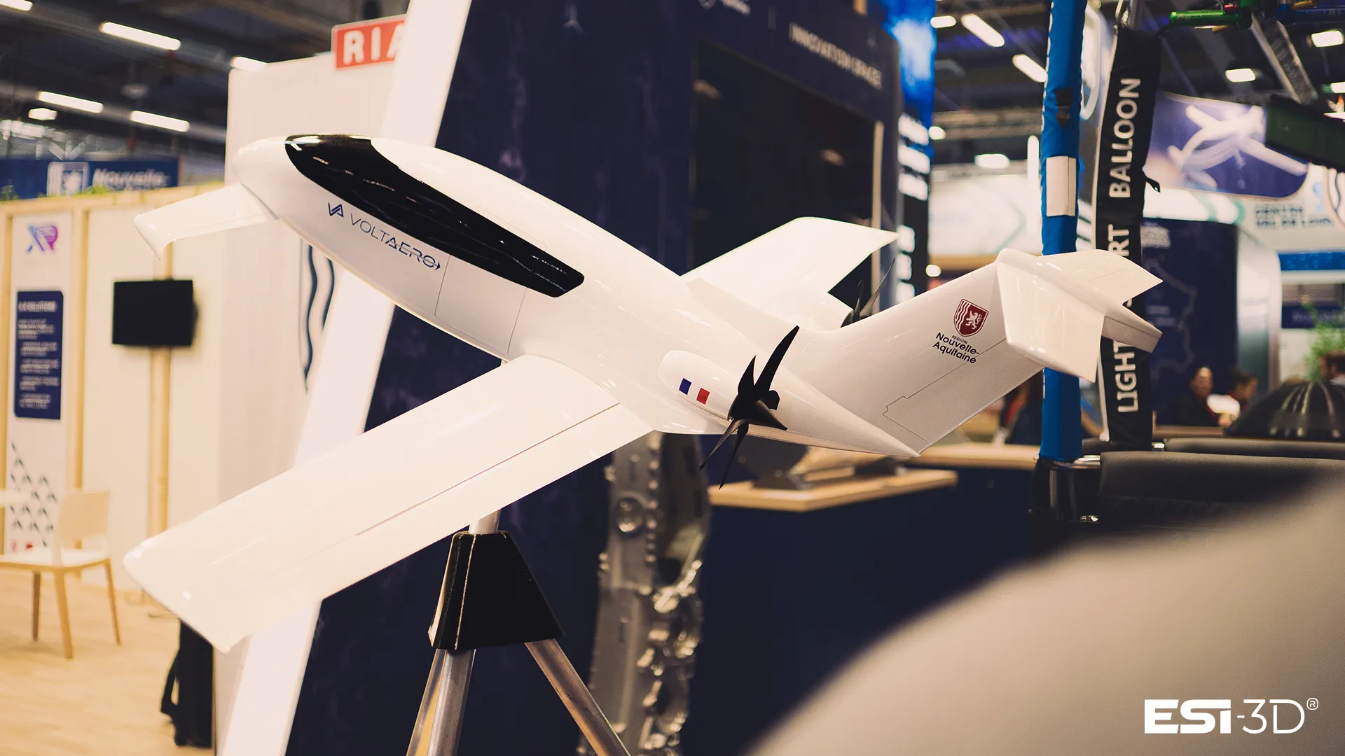 Maquette d’avion fabriquée en impression 3D grand format pour le Salon du Bourget, destinée à la présentation de projets aéronautiques et industriels.