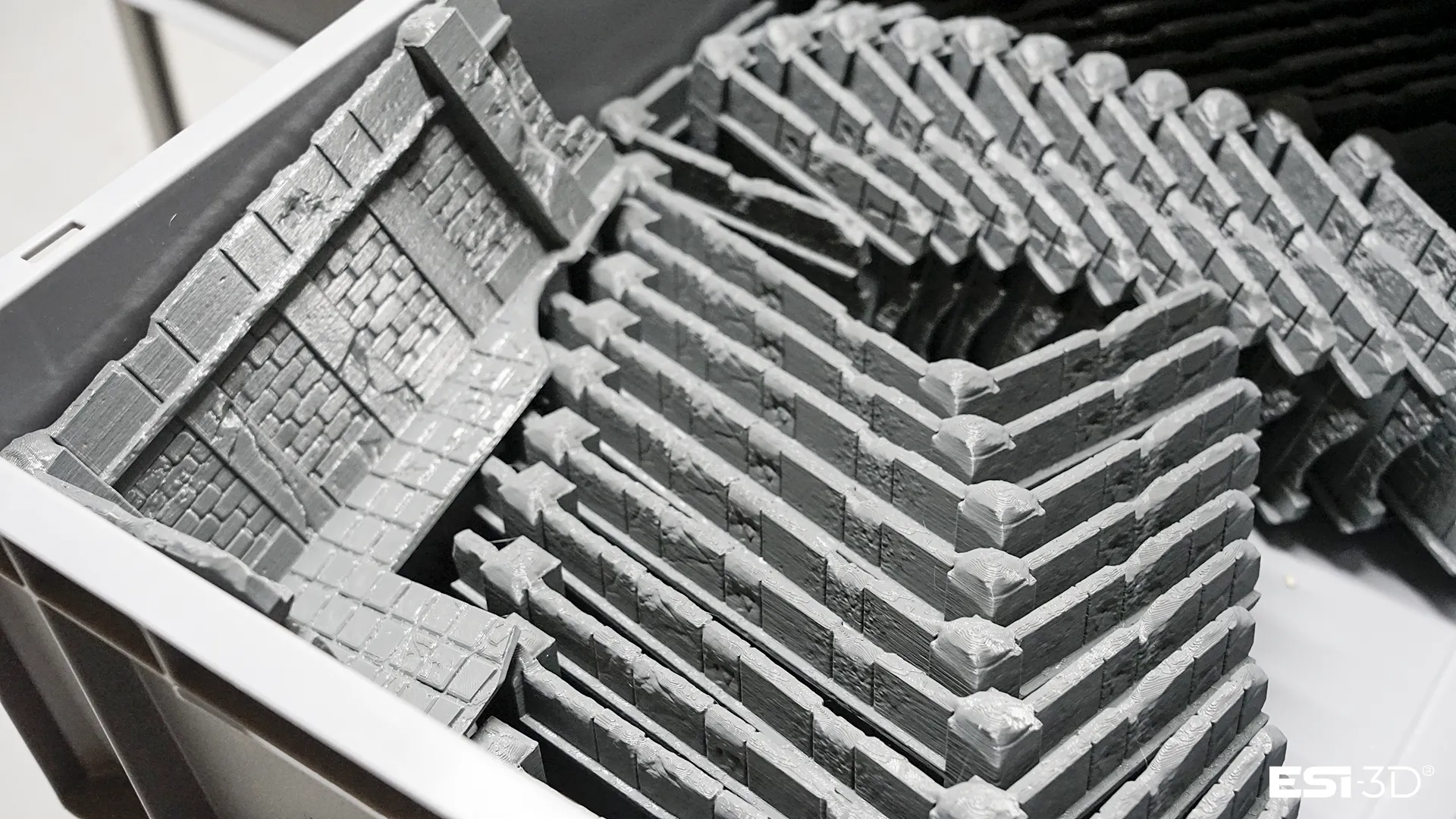 Décors Warhammer fabriqués en série grâce à l’impression 3D FDM pour les jeux de figurines, les terrains de bataille miniatures et les univers de wargame.