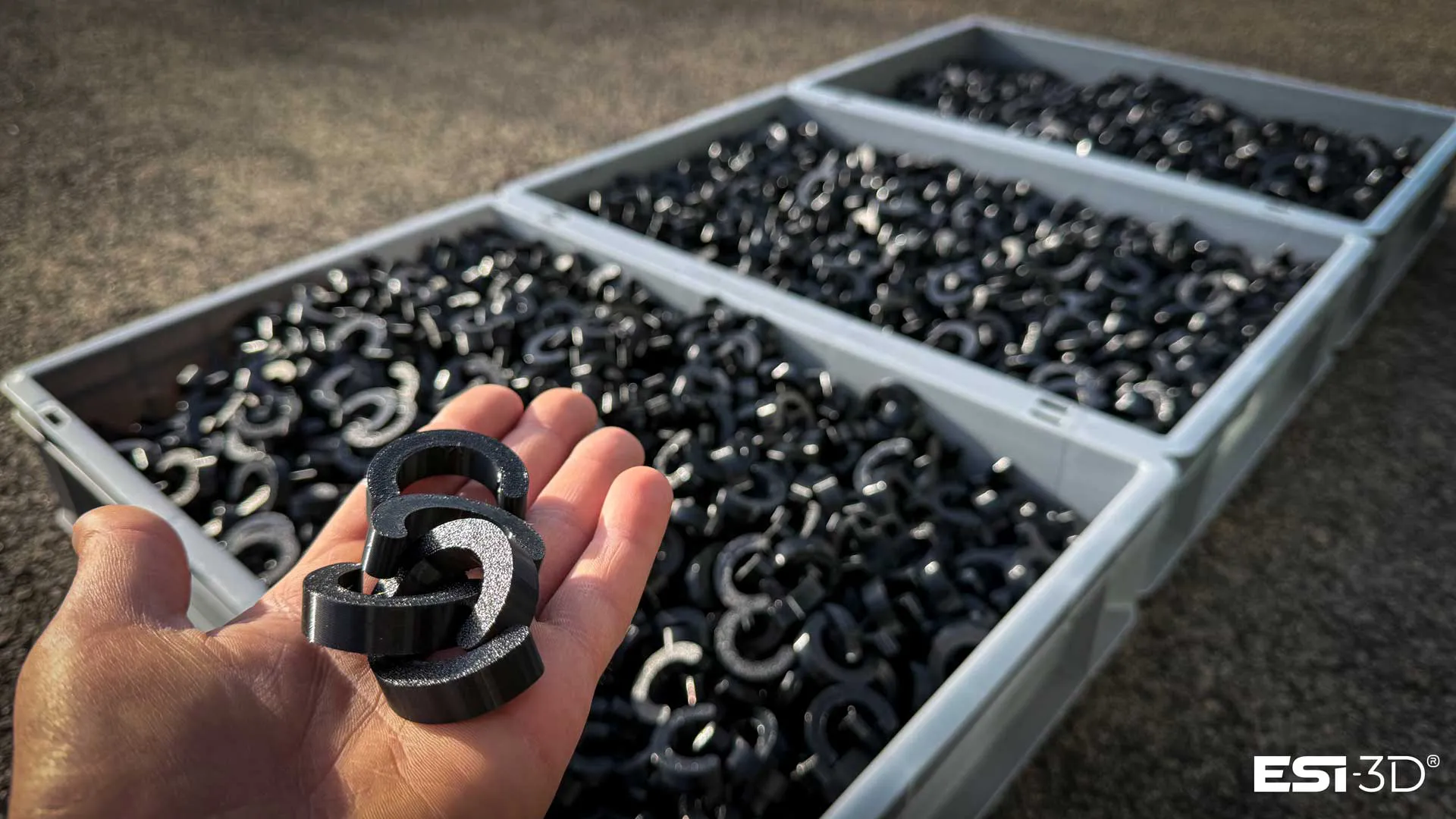 Lot de pièces techniques imprimées en 3D en pré-série, avant validation finale ESI-3D