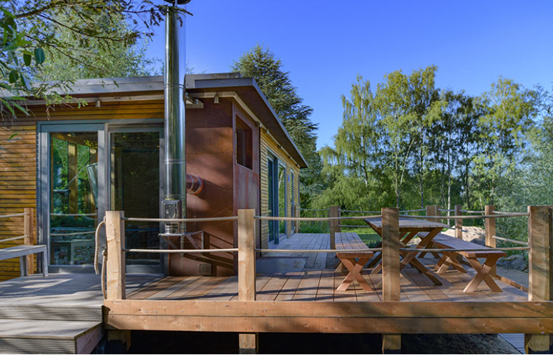 Holzhaus mit Terrasse im Grünen, Land Gut Höhne