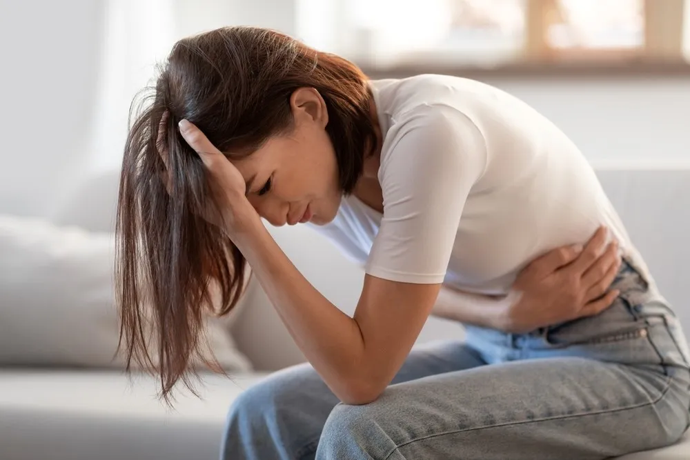 feeling full quickly and stomach discomfort