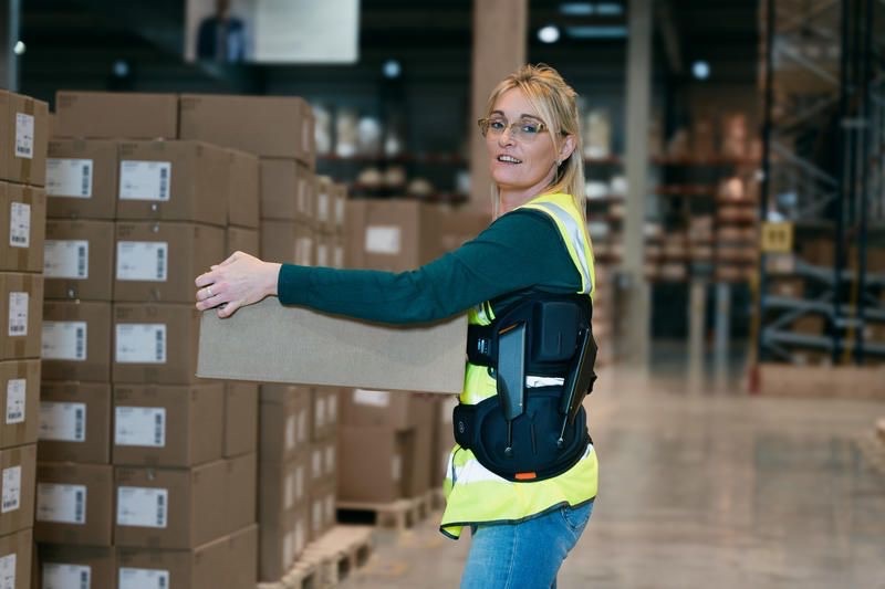 préparation de commande avec exosquelette