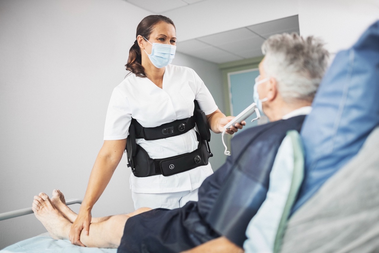 exosquelette infirmiere aide au levage de patients