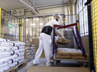 Exosquelette dans l'usine des Anis de Flavigny