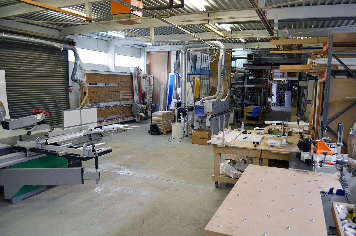 Panoramabild zeigt die Werkstatt von Horn Messebau.