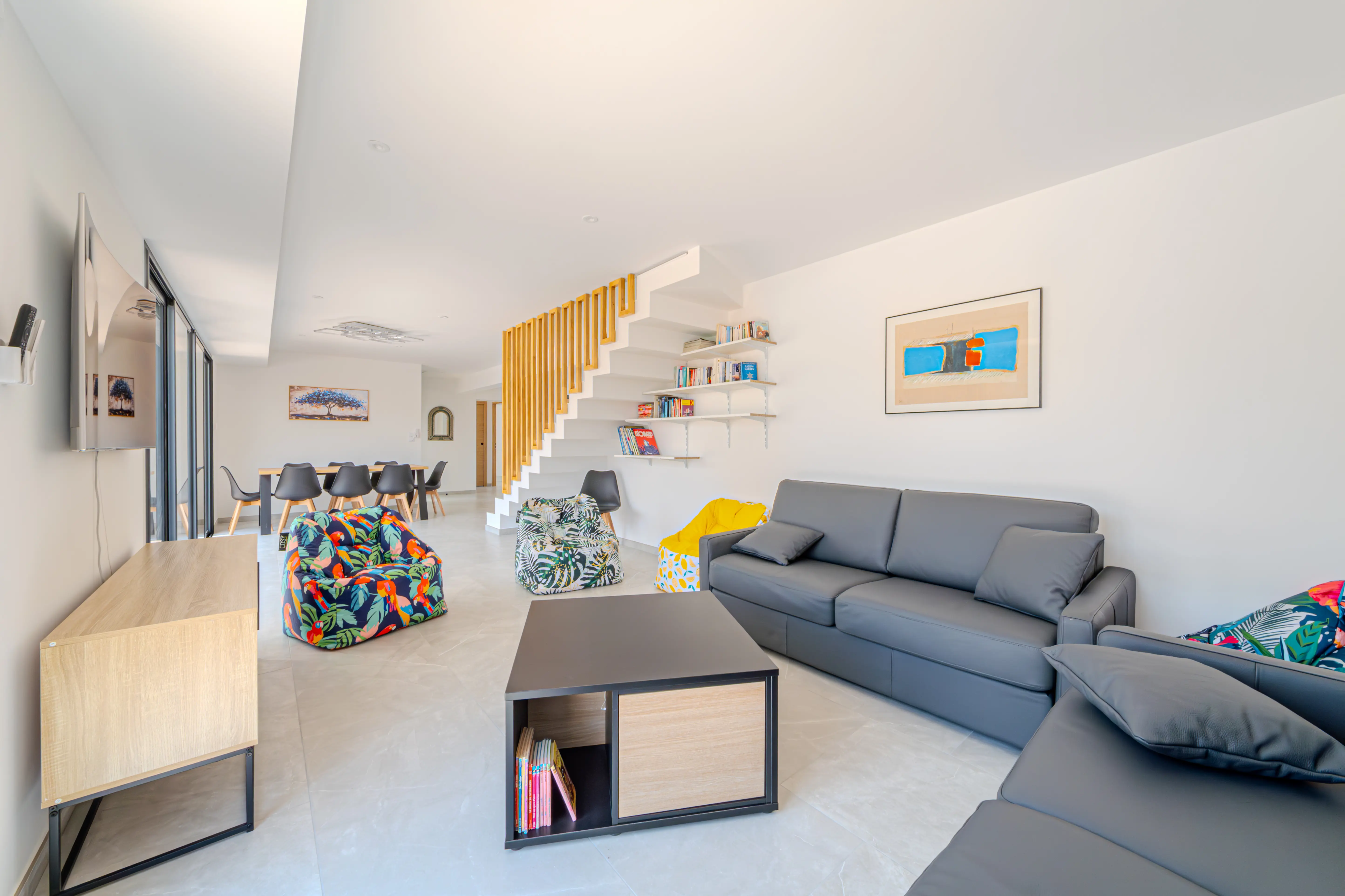 A picture of the living room of the Villa Galinier.