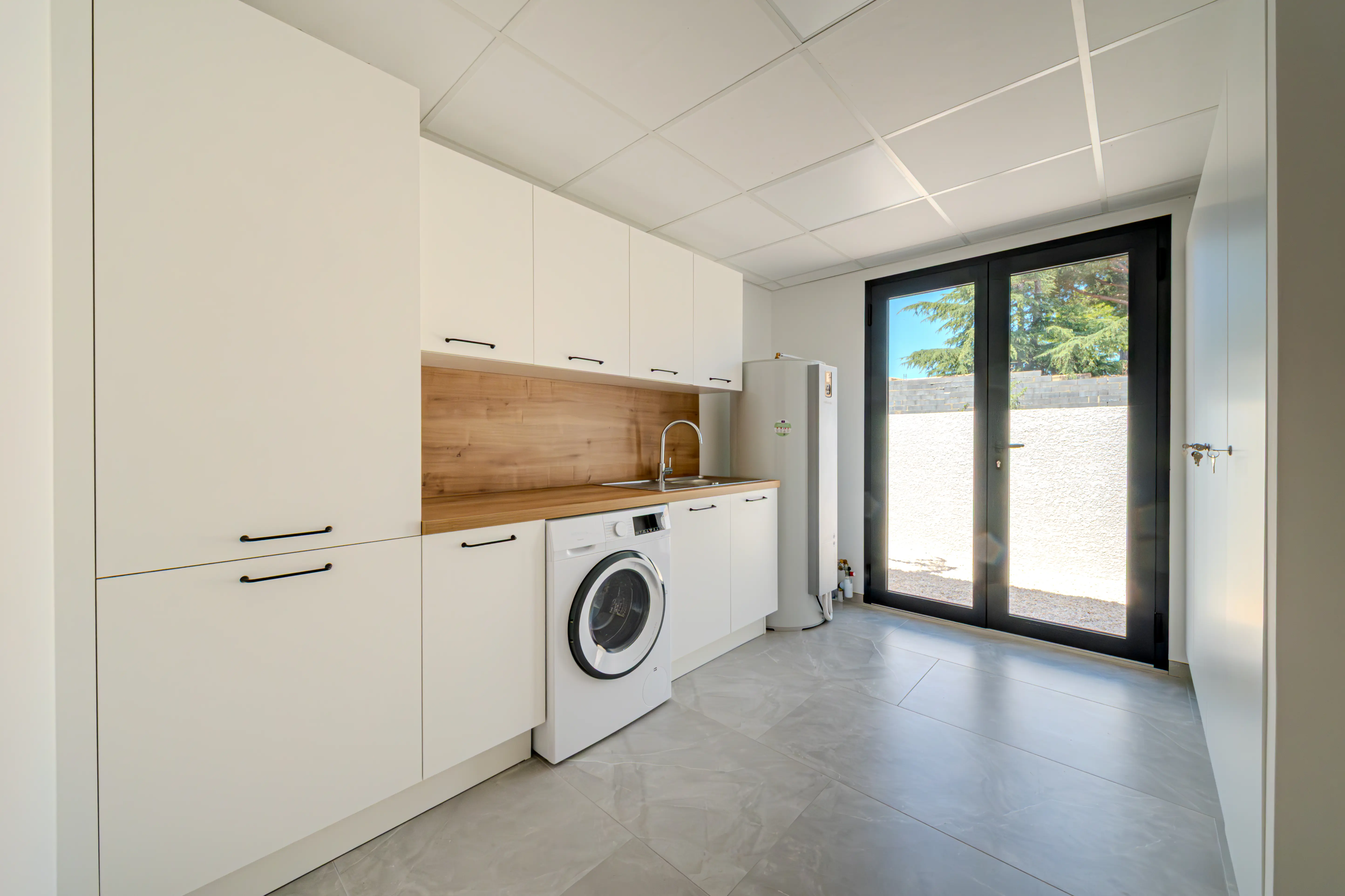 A picture of the laundry room right next to the master bedroom of the Villa Galinier.