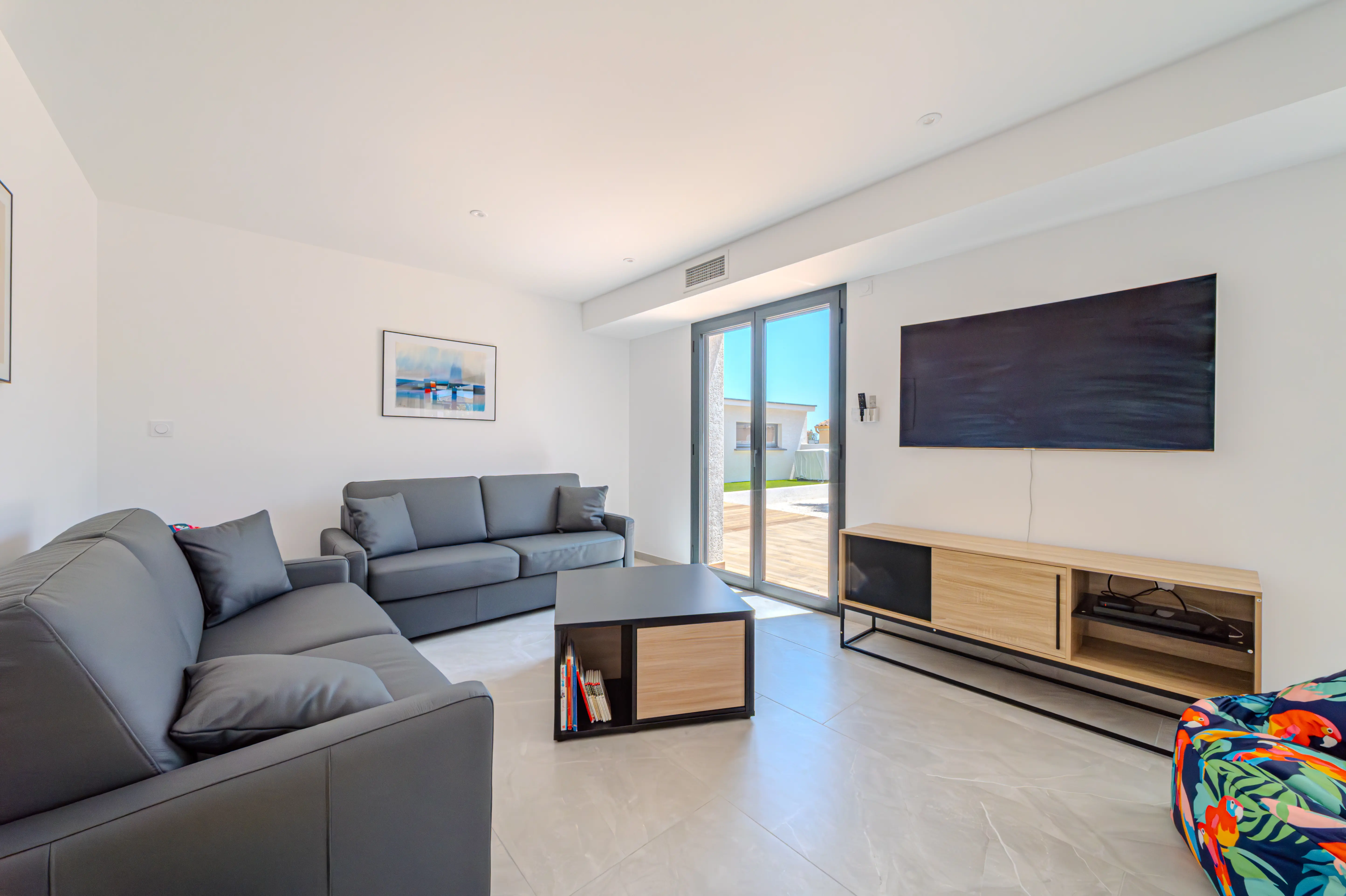 A picture of the living room of the Villa Galinier.