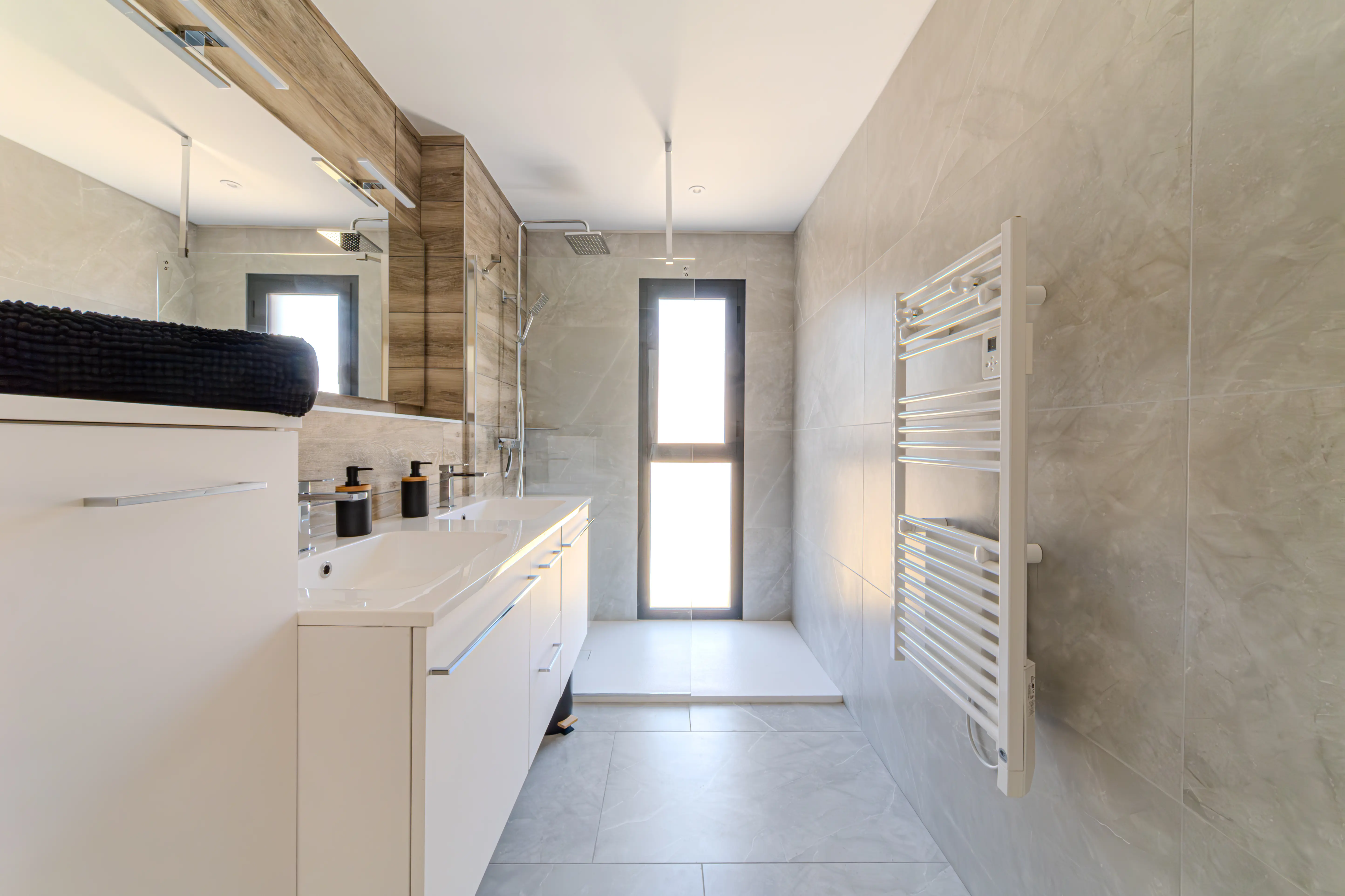 A picture of one of the bathroom of the Villa Galinier.