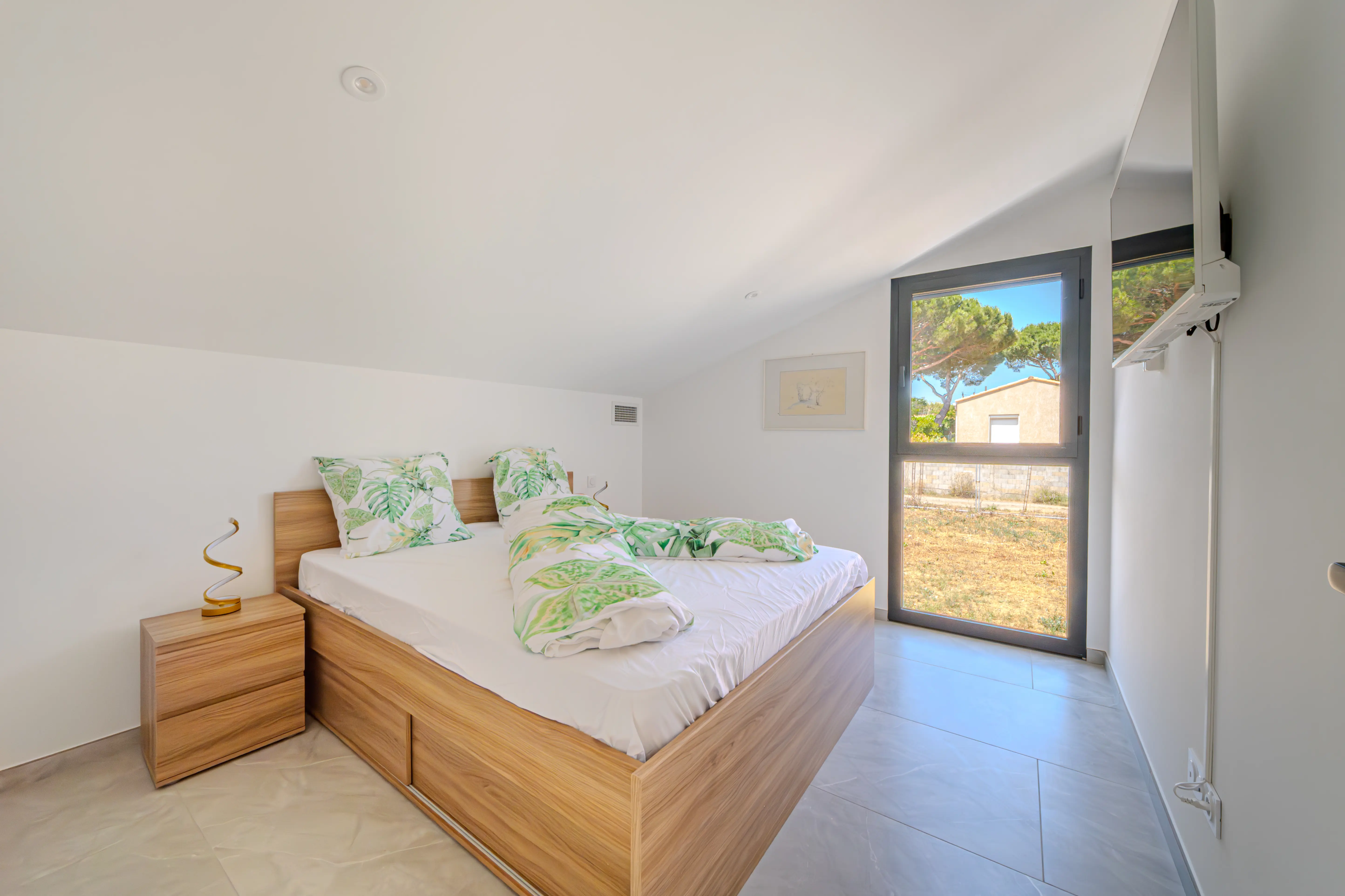 A picture of one of the double room of the Villa Galinier.