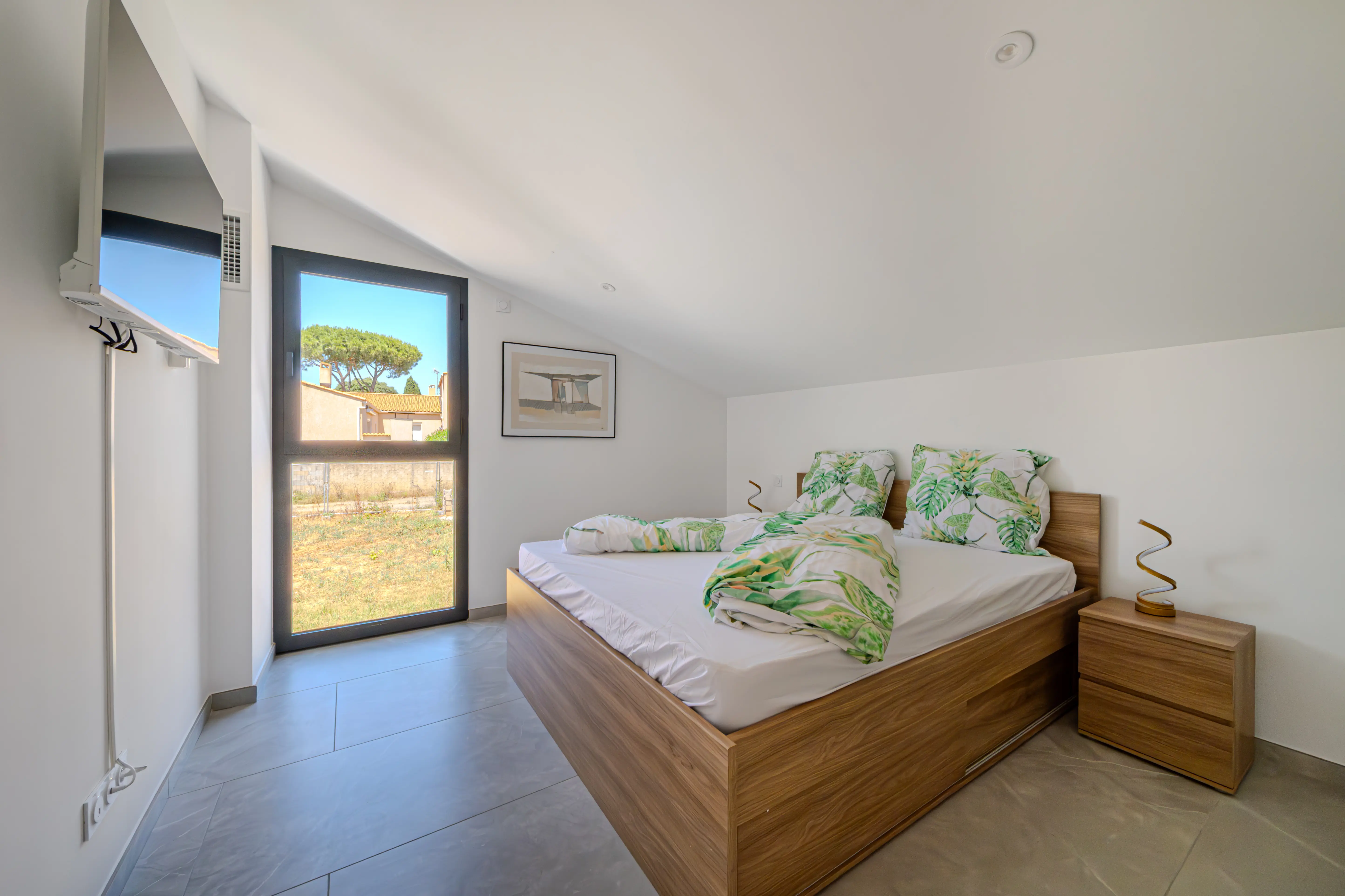 A picture of one of the double room of the Villa Galinier.