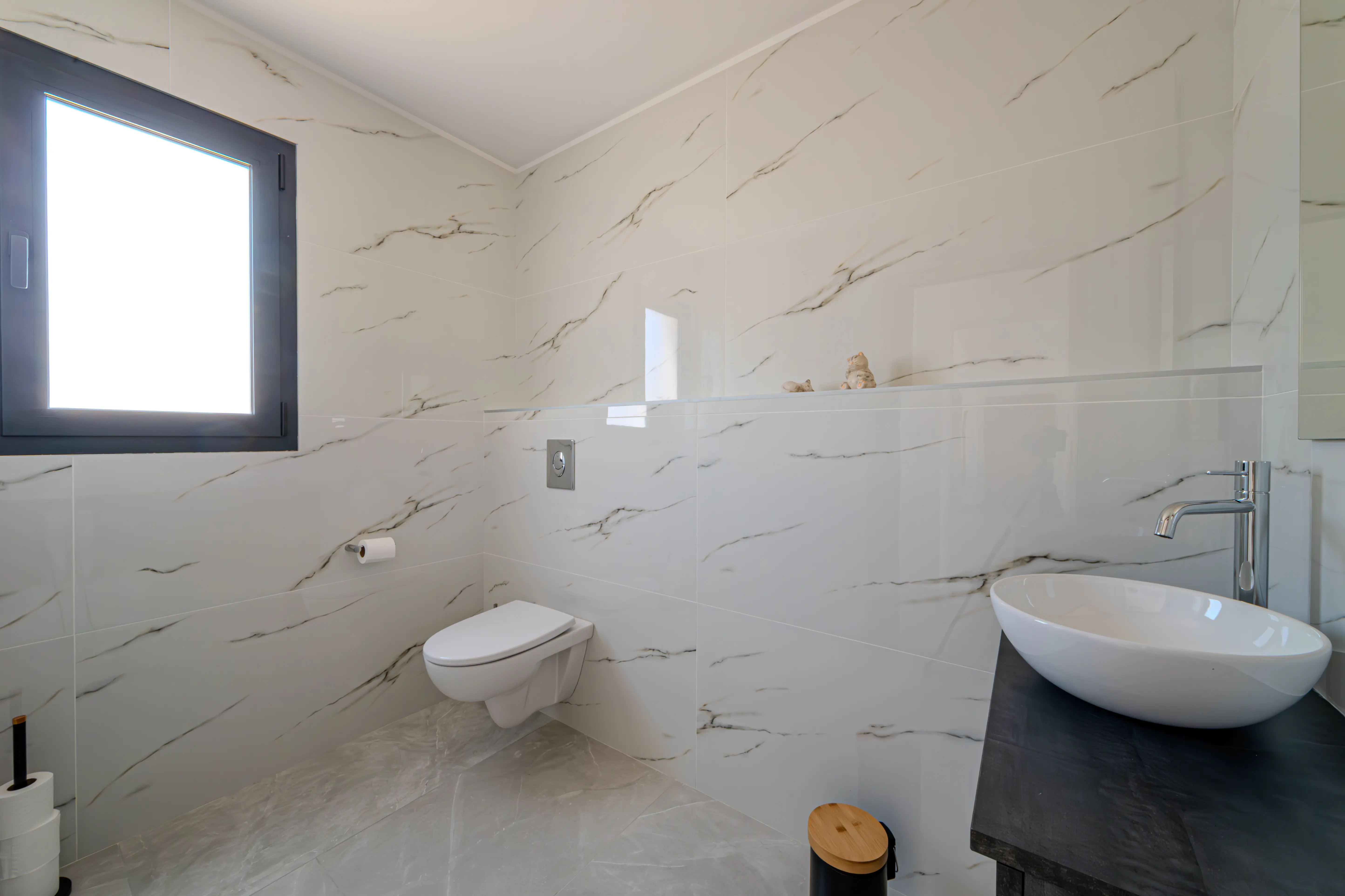 A picture of one of the bathroom of the Villa Galinier.