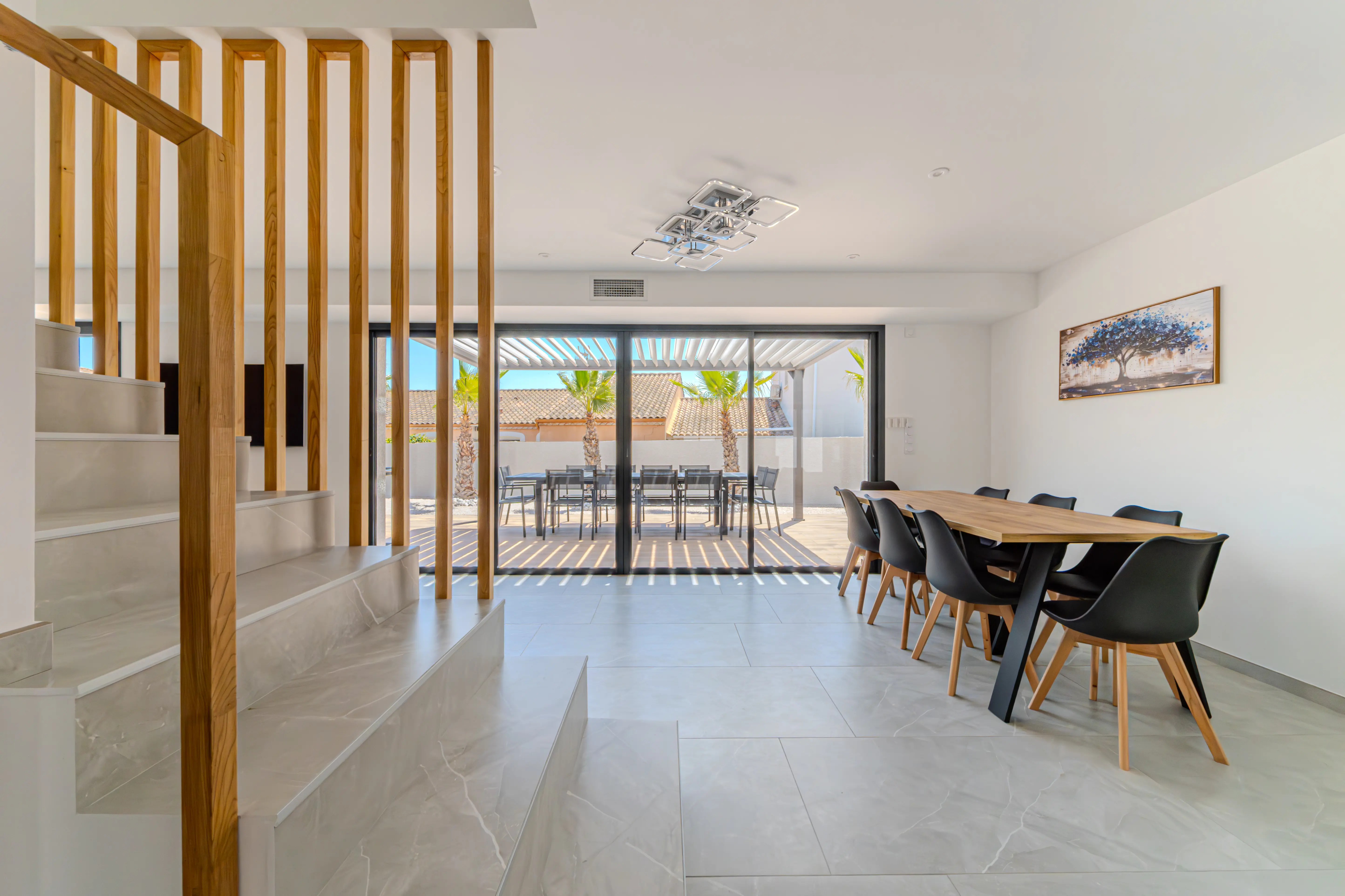 A picture of the inside table of the Villa Galinier.