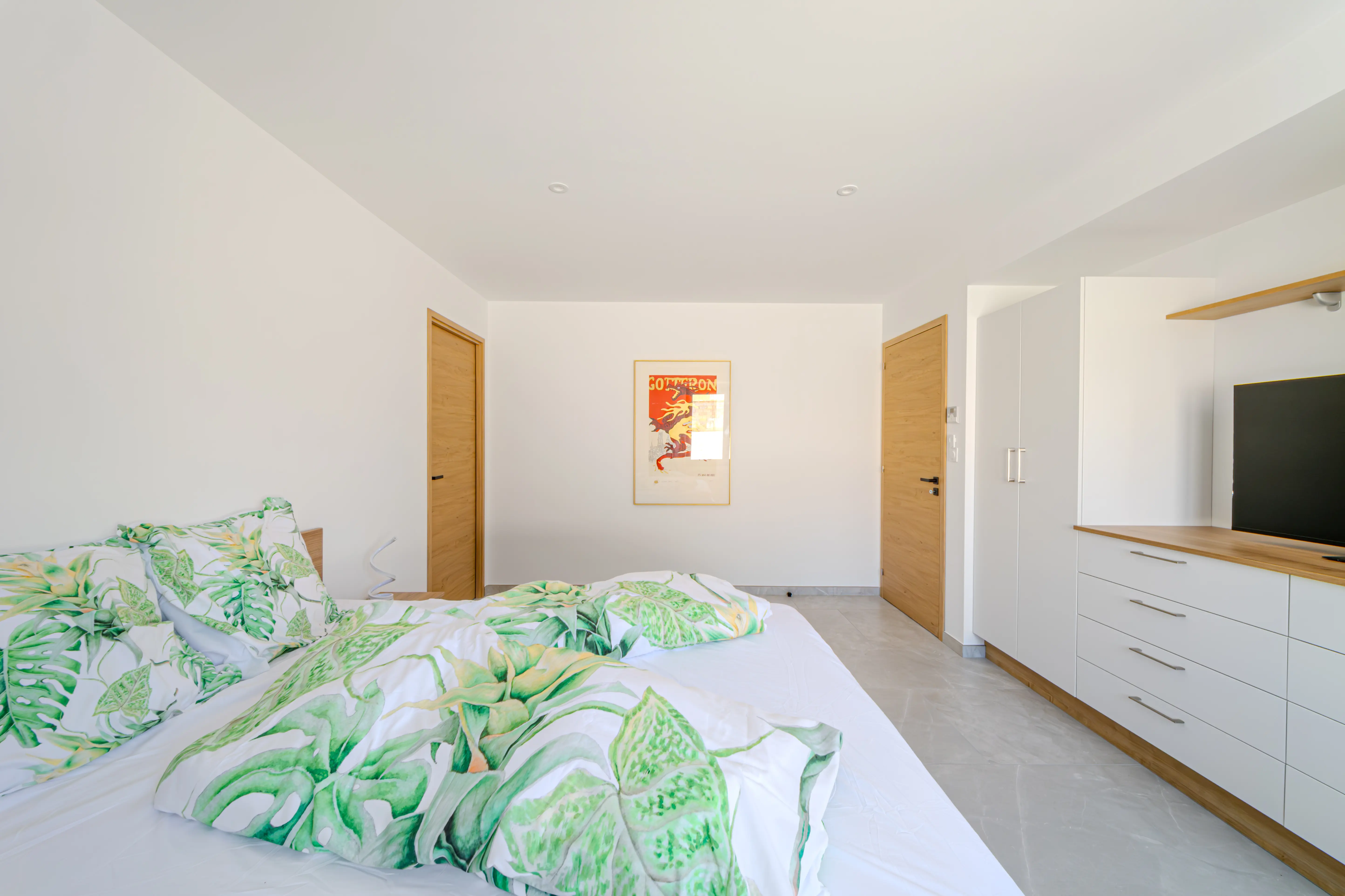 A picture of the master bedroom of the Villa Galinier.