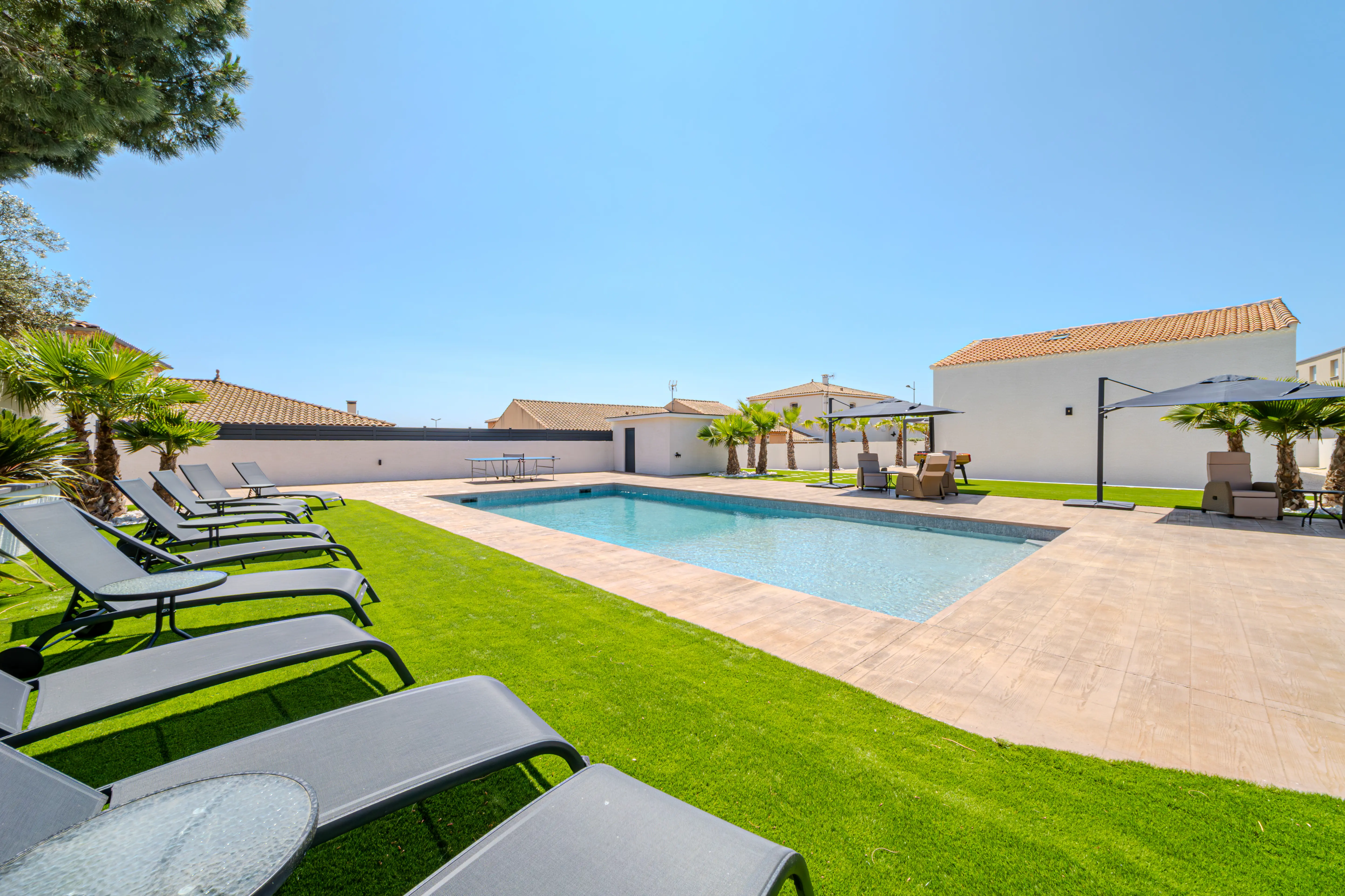 A picture of the garden of the Villa Galinier.